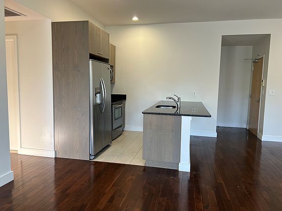 5th image of 460A Harrison Ave #201