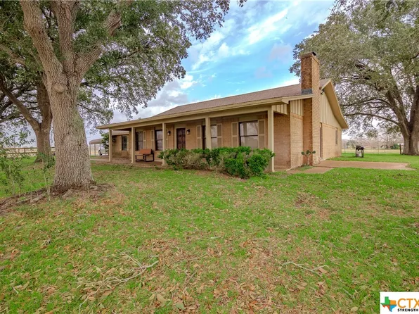 711 Love Rd, Victoria, TX 77904