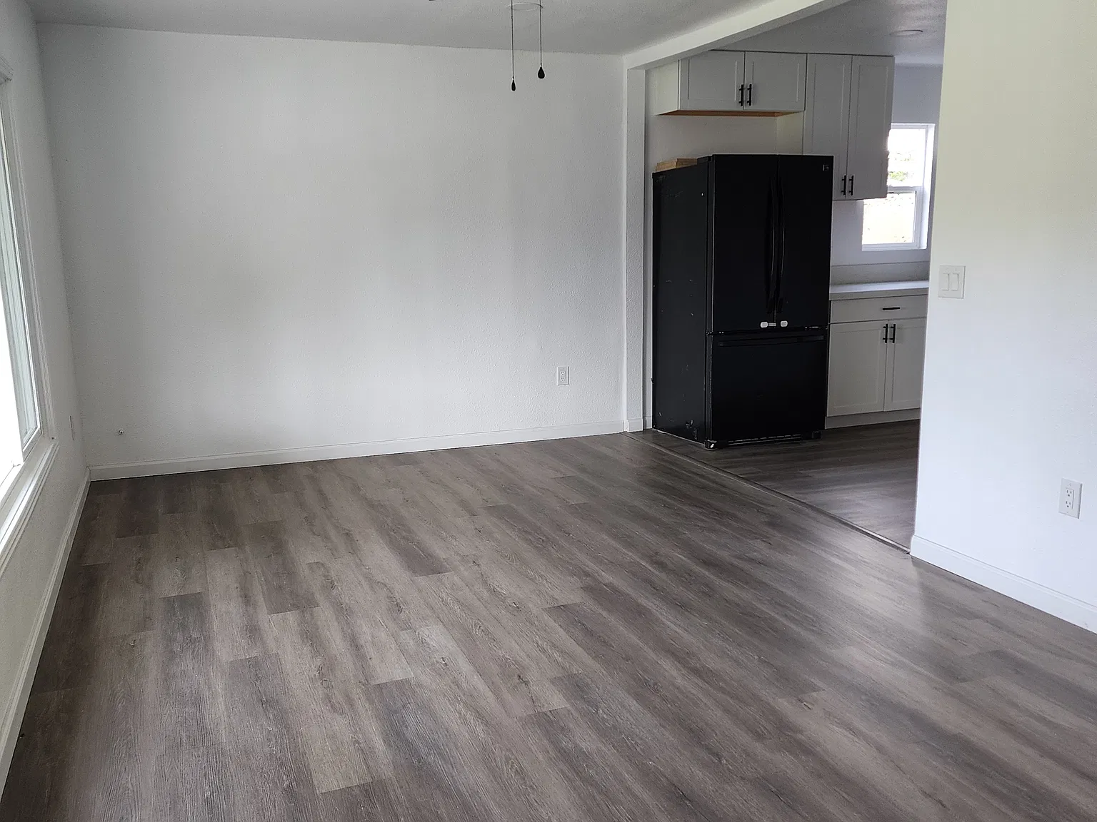 5 bed, 1728 sqft, $2,400 — Photo 2