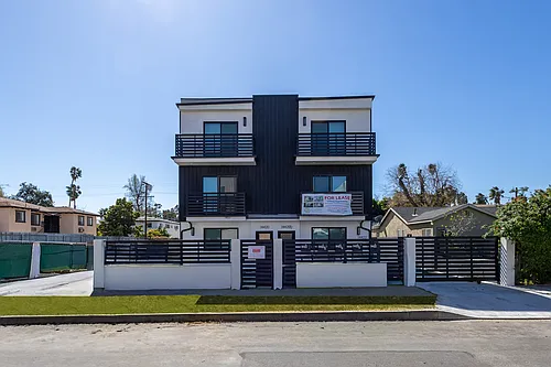 14422 Tiara St Photo 1