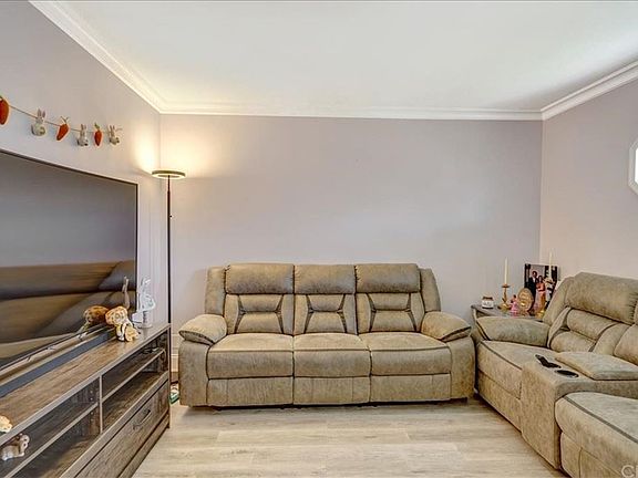 5th image of 1115 W Lowen St