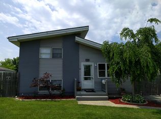 1564 Larry Ln, Glendale Heights, IL 60139