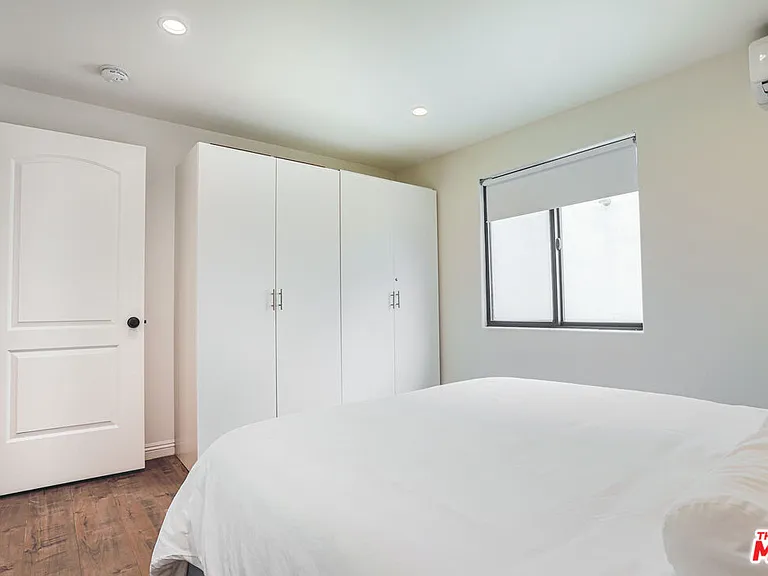 8963 Cadillac Ave — Photo 4