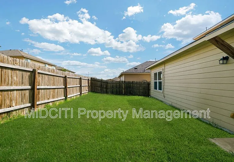205 Tallow Trl — Photo 28