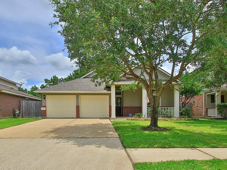 19830 Sternwood Manor Dr — Photo 2