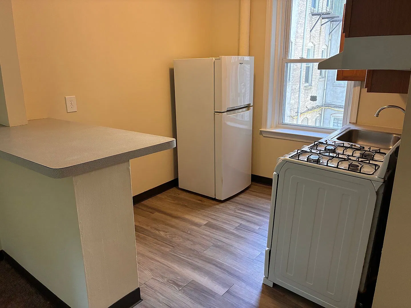 221 Kelton St — Photo 2