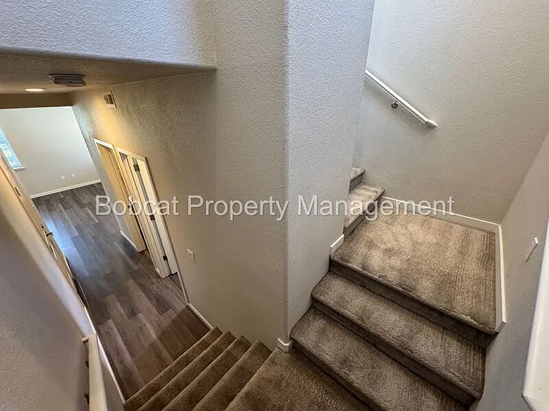 914 Garden Ct — Photo 10