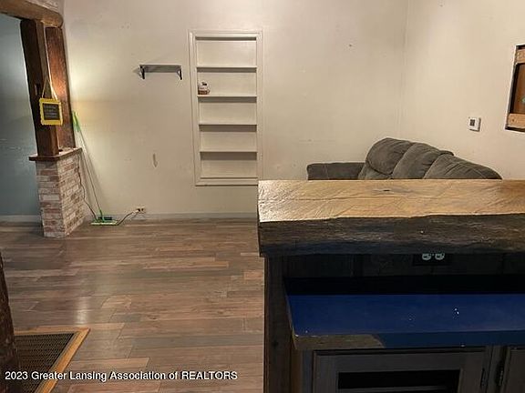 5th image of 745 Woodlawn Ave