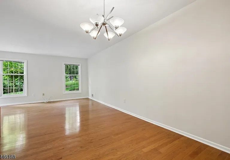 85 Laurelwood Ct — Photo 9