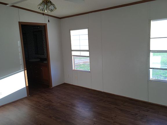 Master Bedroom has large ~12x8 walk-in closet