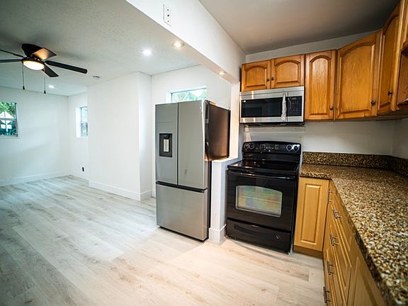 4th image of 412 Columbus Pkwy #1-02
