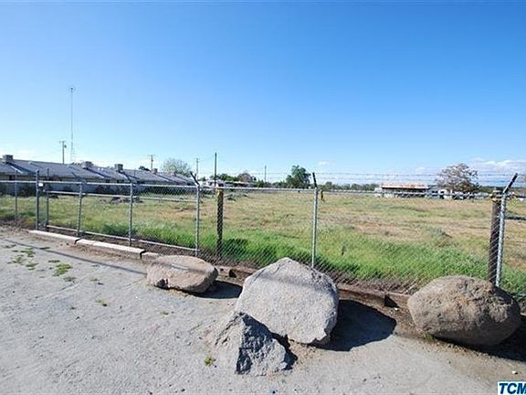 3rd image of 15564 Avenue 296