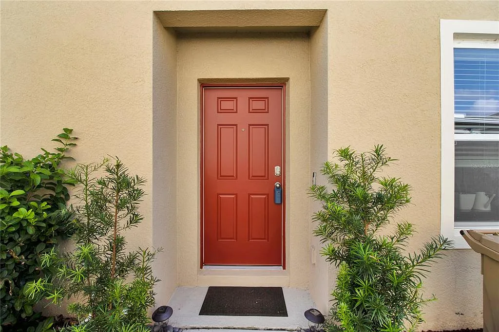 3 bed, 2.5 bath, 1674 sqft, $2,300 — Photo 2