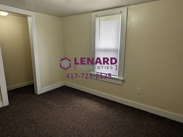 446 N Claud Ave — Photo 9
