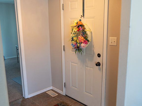 4th image of 27 N White Pine Ln