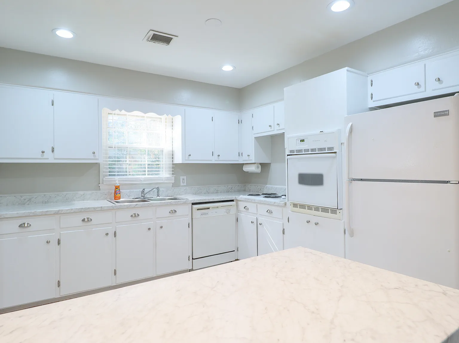 3 bed, 1476 sqft, $2,500 — Photo 2