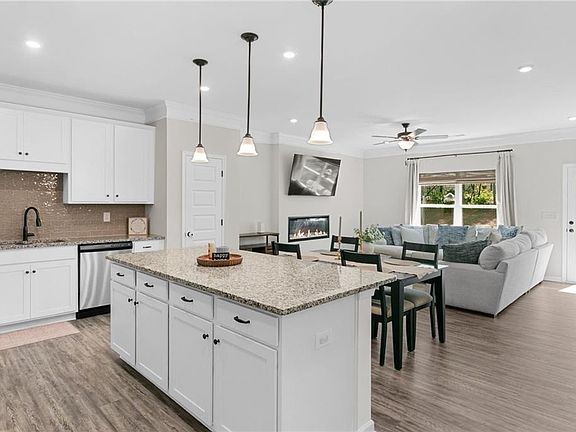 4th image of 3553 Fairhaven Dr