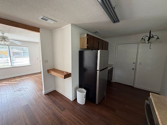 5th image of 2920 Mimosa Rd