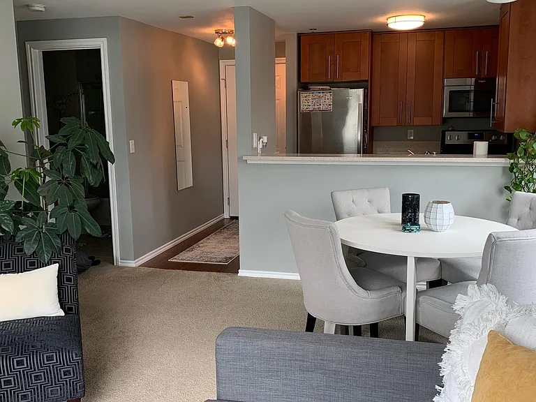 1616 Summit Ave #4 — Photo 6