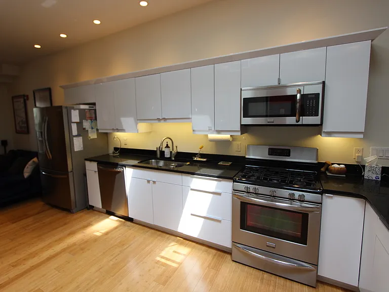 139 7th St #2000 — Photo 35