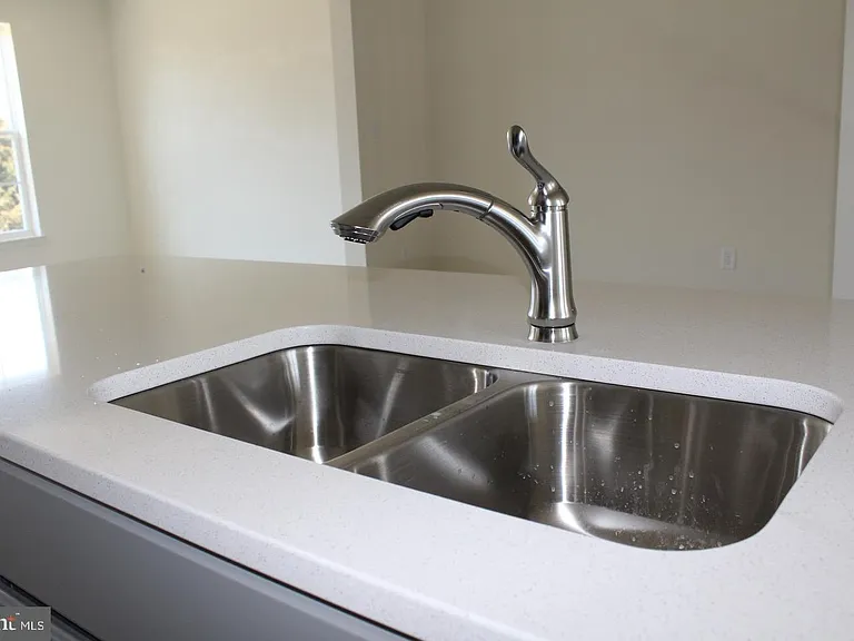 130 Metcalf Ter — Photo 11