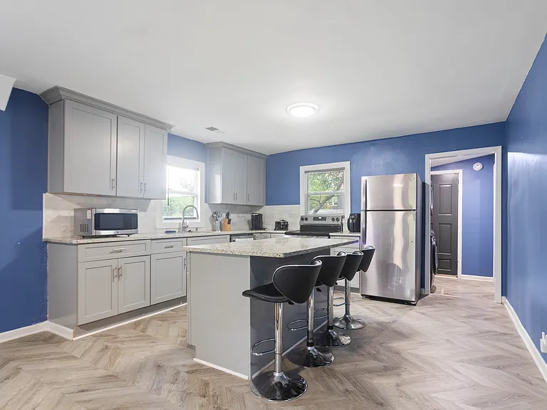537 W Lake Ave NW #A — Photo 1