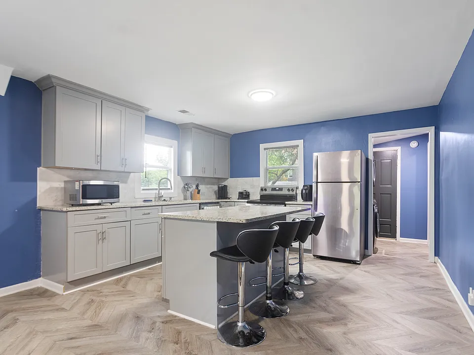537 W Lake Ave NW #A