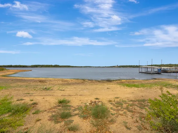 445 Lakeside Dr, Bowie, TX 76230