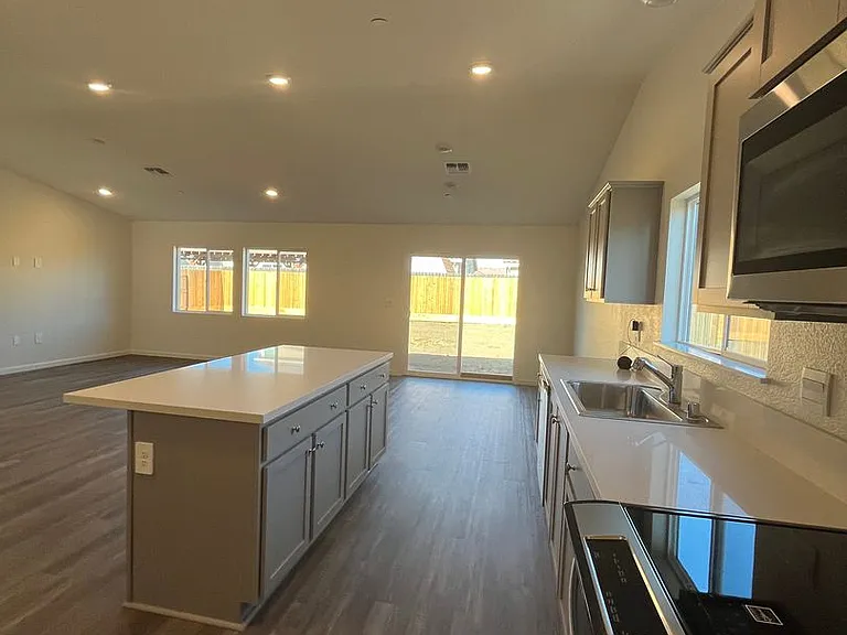 1654 Pacific Dr — Photo 20