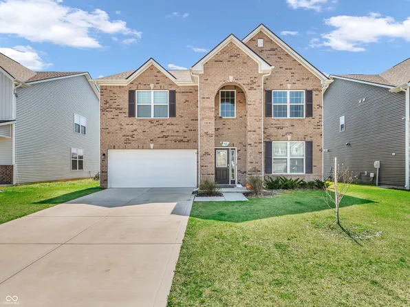 1075 Barberry Dr, Greenwood, IN 46143