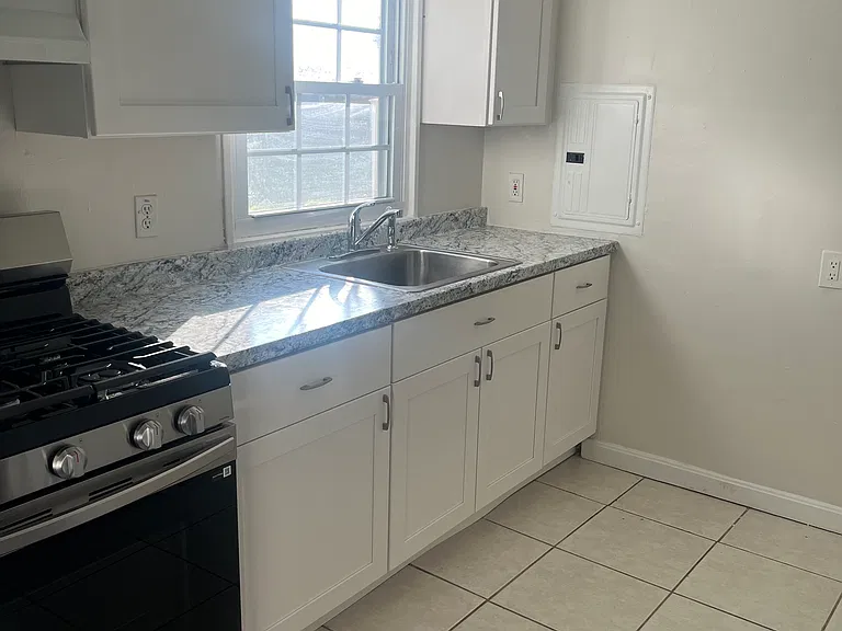 30 Roberts Dr — Photo 3