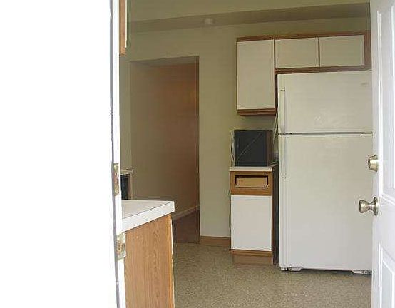 2nd image of 1302 N Walnut St