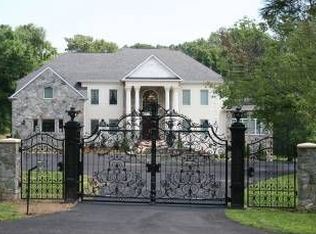 713 Walker Rd, Great Falls, VA 22066