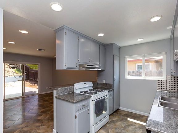 2nd image of 315 Nocturne Ct