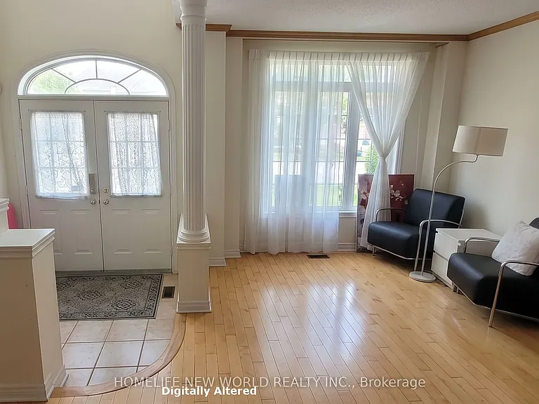118 Gemini Cres — Photo 2
