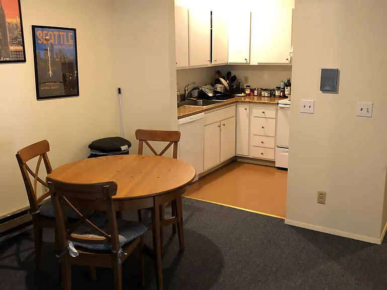 5520 15th Ave NE #5 — Photo 3