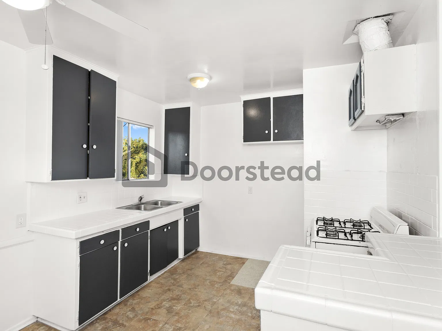 2 bed, 1.0 bath, 700 sqft, $2,320 — Photo 1
