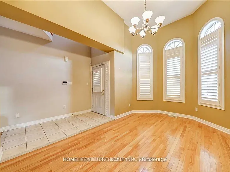 20 Kenilworth Cres — Photo 5