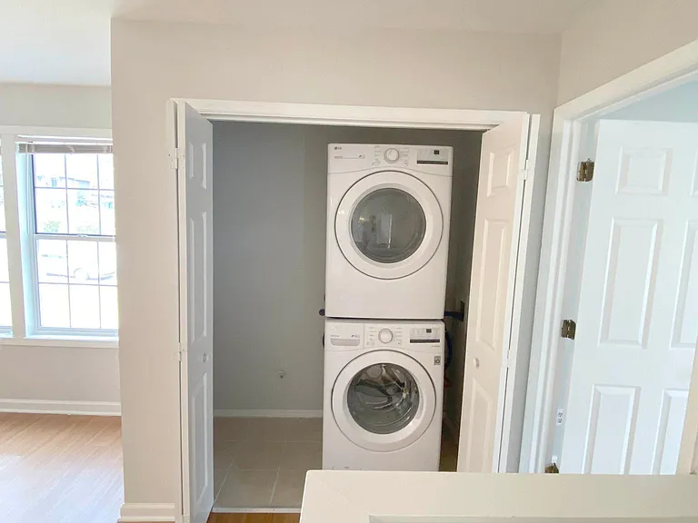 1575 Foote St NE #B — Photo 12