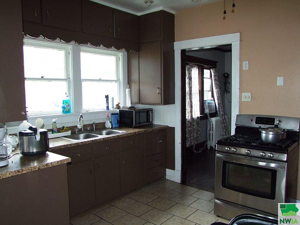 2nd image of 613 Ontario St
