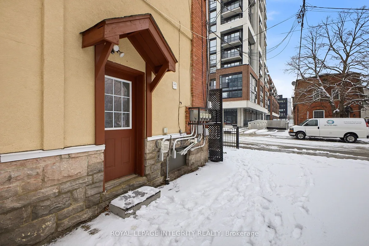 Building Photo - 172 Cobourg St #B