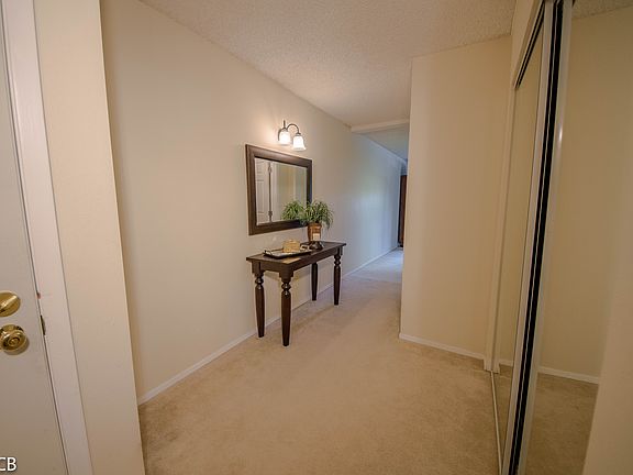 Wide hallway w/ large closet