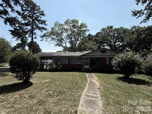 1201 Clanton Rd, Charlotte, NC 28217
