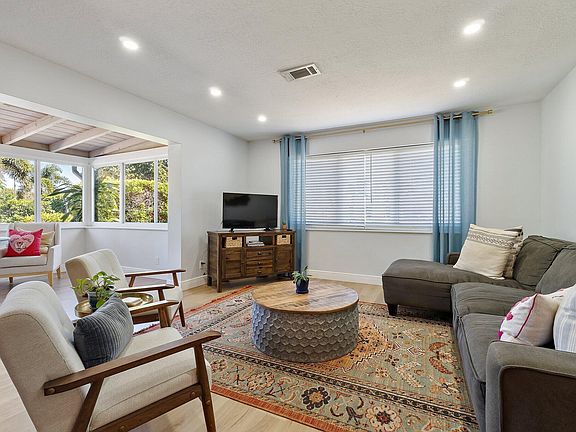 2nd image of 1401 N Lake Court