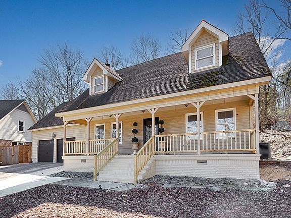 3rd image of 600 Nightingale Cir SE