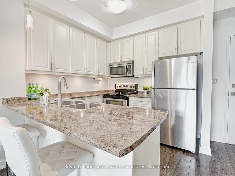 35 Southshore Cres #111 — Photo 12