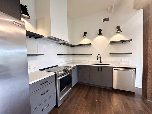 4th image of 921 Dauphin St #3F