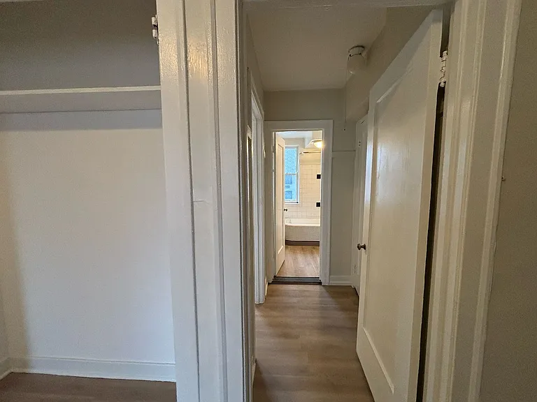 Canterbury Court Apartments — Photo 93