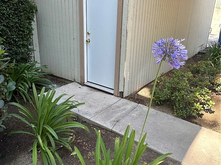 22141 Burbank Blvd #1 — Photo 24