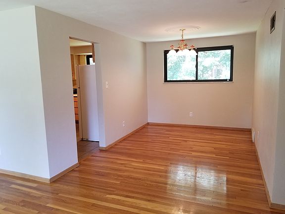 5th image of 1825 Claudine Dr